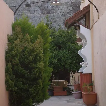 Πανσιόν Georgia Old Town 3*